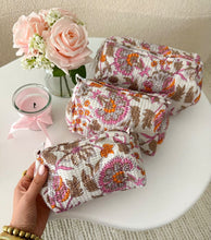 Load image into Gallery viewer, COSMETIQUERA "MARÍA"
