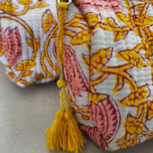 Load image into Gallery viewer, COSMETIQUERA "ELIZABETH"
