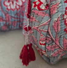 Cargar imagen en el visor de la galería, COSMETIQUERA "AMELIA"
